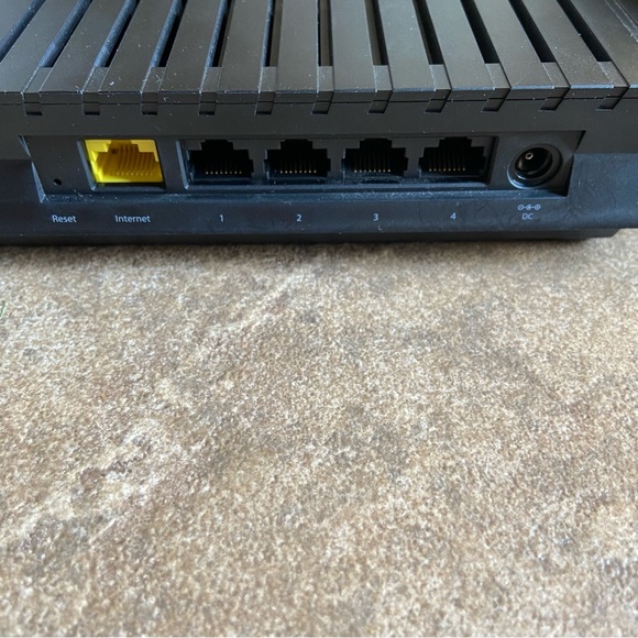 WORKING - NETGEAR 4-Stream AX1800 WiFi 6 Router (RAX20-100NAS) - Picture 12 of 16